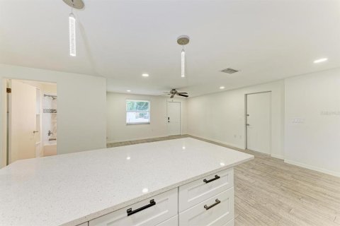 Villa ou maison à vendre à Sarasota, Floride: 3 chambres, 128.48 m2 № 2266255 - photo 7