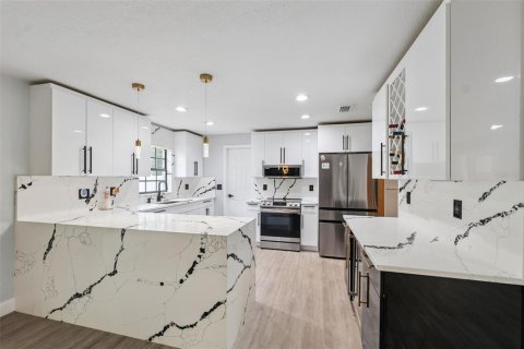 Купить виллу или дом в Брэндон, Флорида 3 комнаты, 154.5м2, № 1849943 - фото 13