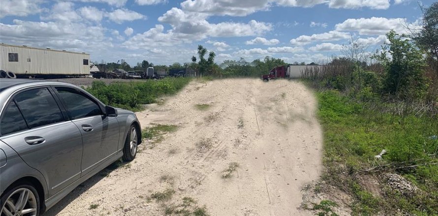 Land in Lakeland, Florida № 2205936