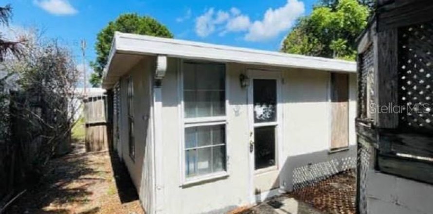 Casa en Auburndale, Florida 3 dormitorios, 176.05 m2 № 2109895