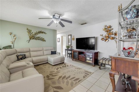 House in Edgewater, Florida 4 bedrooms, 187.85 sq.m. № 2137705 - photo 15