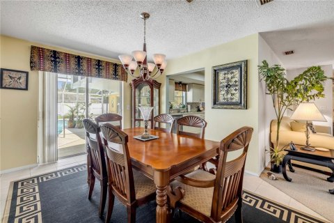 House in Edgewater, Florida 4 bedrooms, 187.85 sq.m. № 2137705 - photo 8