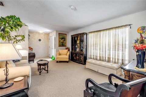 House in Edgewater, Florida 4 bedrooms, 187.85 sq.m. № 2137705 - photo 5