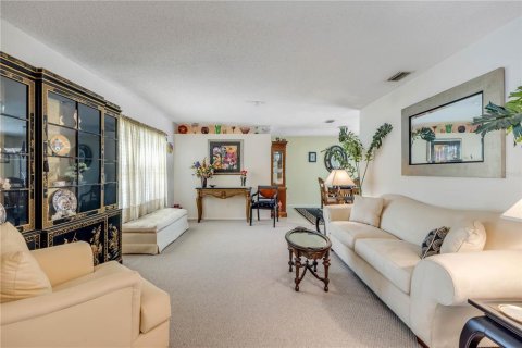 House in Edgewater, Florida 4 bedrooms, 187.85 sq.m. № 2137705 - photo 4