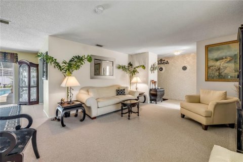 House in Edgewater, Florida 4 bedrooms, 187.85 sq.m. № 2137705 - photo 6