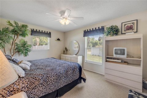 House in Edgewater, Florida 4 bedrooms, 187.85 sq.m. № 2137705 - photo 25