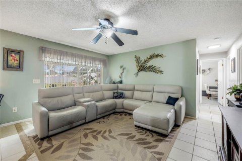 House in Edgewater, Florida 4 bedrooms, 187.85 sq.m. № 2137705 - photo 16