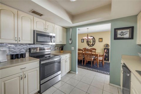 House in Edgewater, Florida 4 bedrooms, 187.85 sq.m. № 2137705 - photo 14
