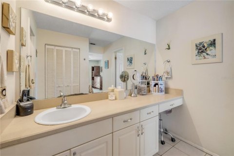 House in Edgewater, Florida 4 bedrooms, 187.85 sq.m. № 2137705 - photo 22