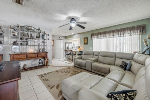 House in Edgewater, Florida 4 bedrooms, 187.85 sq.m. № 2137705 - photo 17