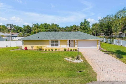House in Edgewater, Florida 4 bedrooms, 187.85 sq.m. № 2137705 - photo 3