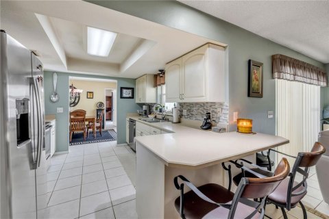 House in Edgewater, Florida 4 bedrooms, 187.85 sq.m. № 2137705 - photo 12