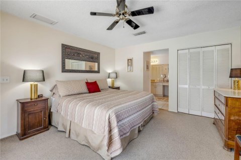 House in Edgewater, Florida 4 bedrooms, 187.85 sq.m. № 2137705 - photo 19