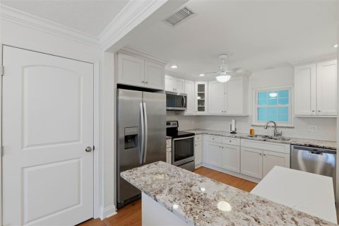 Condo in Belleair, Florida, 2 bedrooms № 2166789 - photo 6