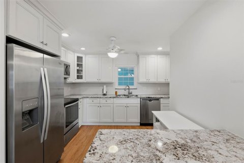 Condo in Belleair, Florida, 2 bedrooms № 2166789 - photo 5
