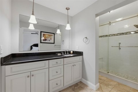 Condo in Belleair, Florida, 2 bedrooms № 2166789 - photo 13