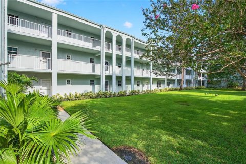 Condo in Belleair, Florida, 2 bedrooms № 2166789 - photo 19