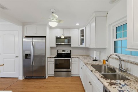 Condo in Belleair, Florida, 2 bedrooms № 2166789 - photo 2