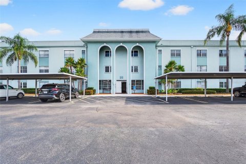 Condo in Belleair, Florida, 2 bedrooms  № 2166789