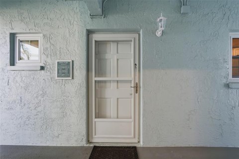 Condo in Belleair, Florida, 2 bedrooms № 2166789 - photo 21
