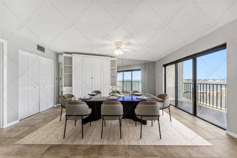 Condo in Saint Petersburg, Florida, 2 bedrooms  № 1644056 - photo 3