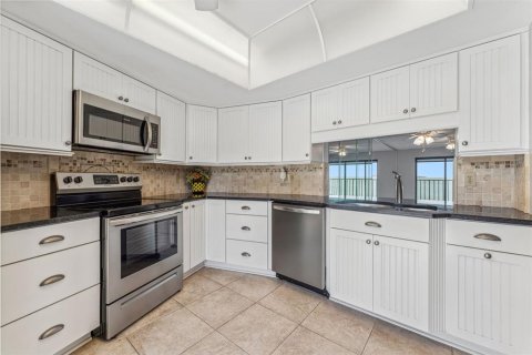 Condo in Saint Petersburg, Florida, 2 bedrooms  № 1644056 - photo 8