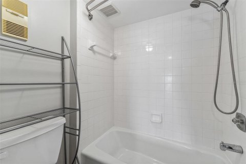 Condo in Saint Petersburg, Florida, 2 bedrooms  № 1644056 - photo 16