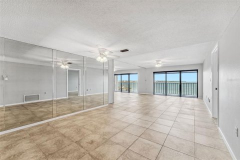 Condo in Saint Petersburg, Florida, 2 bedrooms  № 1644056 - photo 29