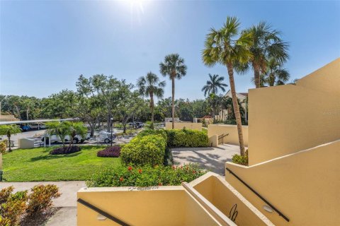 Condo in Saint Petersburg, Florida, 2 bedrooms  № 1644056 - photo 11
