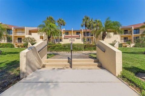 Condo in Saint Petersburg, Florida, 2 bedrooms  № 1644056 - photo 25