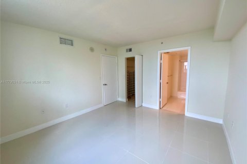 Купить кондоминиум в Майами, Флорида 1 спальня, 86.86м2, № 1711687 - фото 15