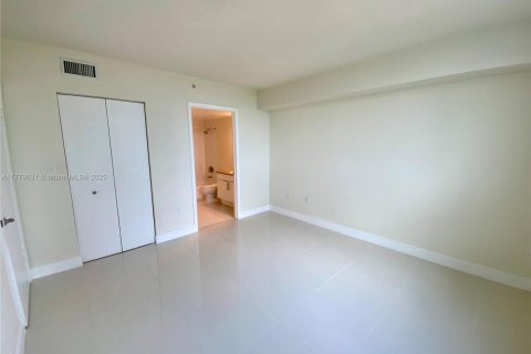 Купить кондоминиум в Майами, Флорида 1 спальня, 86.86м2, № 1711687 - фото 14