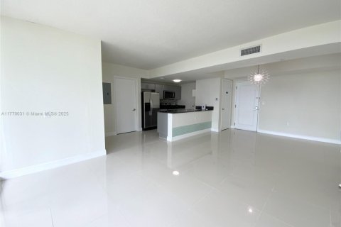 Купить кондоминиум в Майами, Флорида 1 спальня, 86.86м2, № 1711687 - фото 4