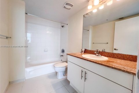 Купить кондоминиум в Майами, Флорида 1 спальня, 86.86м2, № 1711687 - фото 16