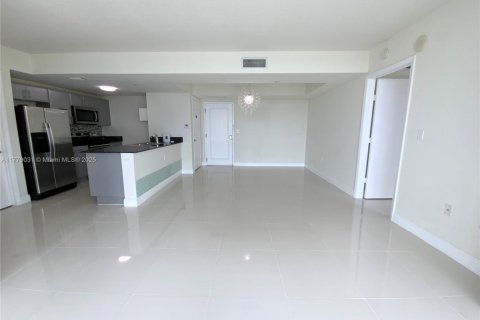 Купить кондоминиум в Майами, Флорида 1 спальня, 86.86м2, № 1711687 - фото 2