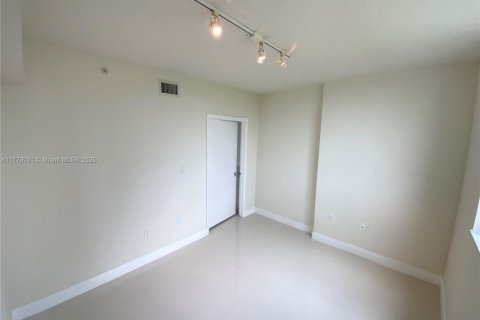 Купить кондоминиум в Майами, Флорида 1 спальня, 86.86м2, № 1711687 - фото 9