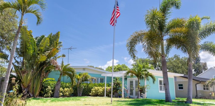 Casa en Palm Harbor, Florida 2 dormitorios, 87.14 m2 № 2209258
