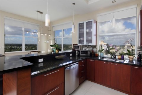 Купить кондоминиум в Корал-Гейблс, Флорида 2 спальни, 109.72м2, № 1988500 - фото 3