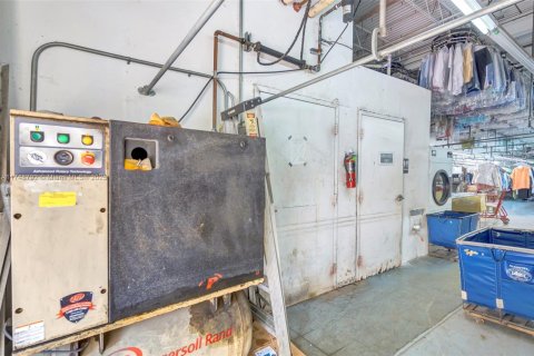 Propiedad comercial en venta en Miami, Florida № 1962326 - foto 26