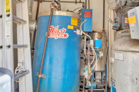 Propiedad comercial en venta en Miami, Florida № 1962326 - foto 23