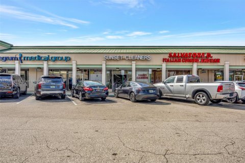 Propiedad comercial en venta en Miami, Florida № 1962326 - foto 1