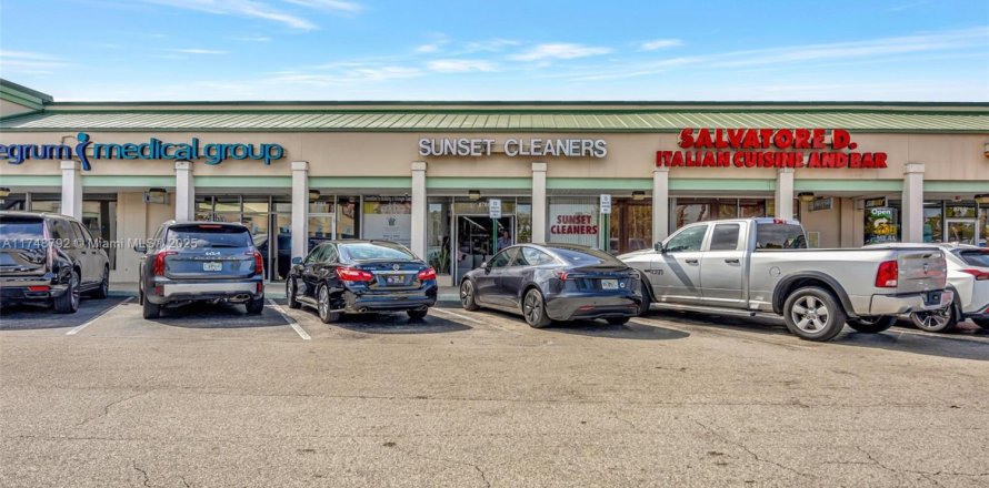 Propiedad comercial en Miami, Florida № 1962326