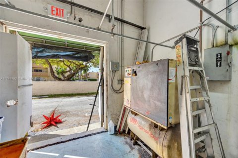 Propiedad comercial en venta en Miami, Florida № 1962326 - foto 27