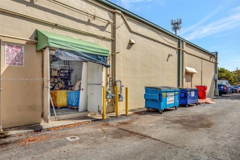 Propiedad comercial en venta en Miami, Florida № 1962326 - foto 20