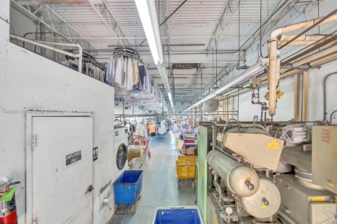 Propiedad comercial en venta en Miami, Florida № 1962326 - foto 29