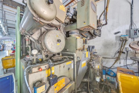 Propiedad comercial en venta en Miami, Florida № 1962326 - foto 28