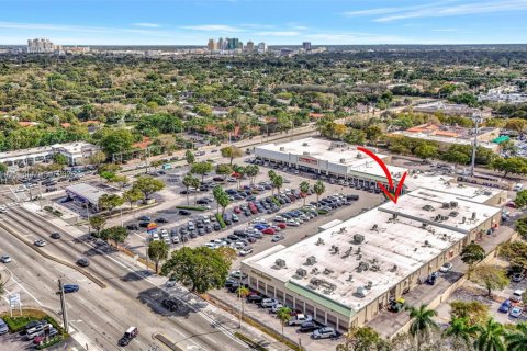 Propiedad comercial en venta en Miami, Florida № 1962326 - foto 13