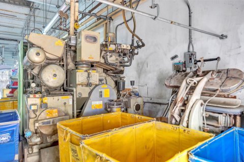 Propiedad comercial en venta en Miami, Florida № 1962326 - foto 25