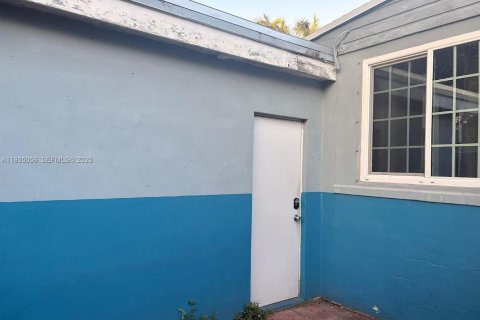 Villa ou maison à vendre à Hollywood, Floride: 3 chambres, 122.07 m2 № 2053129 - photo 10