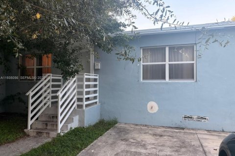 Villa ou maison à vendre à Hollywood, Floride: 3 chambres, 122.07 m2 № 2053129 - photo 3